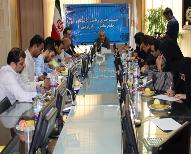 دکتر مرتضی تشکری، در آستانه آغاز پذیرش دانشجو در دانشگاه جامع علمی کاربردی با اصحاب رسانه گفتگو نمود.