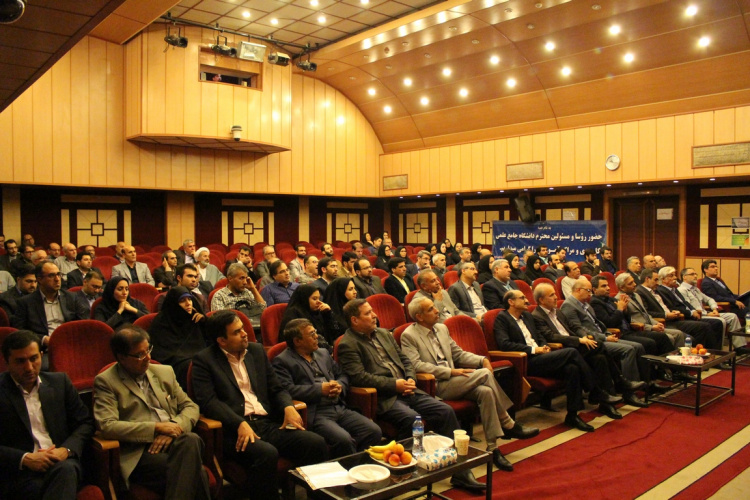 معاون فرهنگی، دانشجویی دانشگاه جامع علمی کاربردی: توجه به دانشگاه های مهارت محور و مهارتی شدن دانشجویان بهترین راه کمک به توسعه و پیشرفت کشور است.