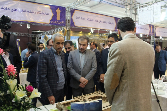 با حضورمدیرکل مرکزاسناد و انتشارات دانشگاه جامع علمی کاربردی کشورانجام شد: افتتاح چهارمین نمایشگاه اشتغال و توسعه کارآفرینی وششمین جشنواره درون دانشگاهی حرکت