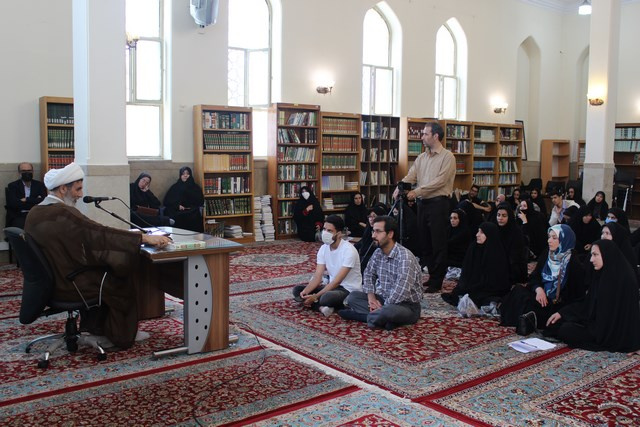 طنین عطر ملکوتی قرآن از حرم مطهر رضوی برای دانشجویان علمی کاربردی در دوشنبه قرآنی