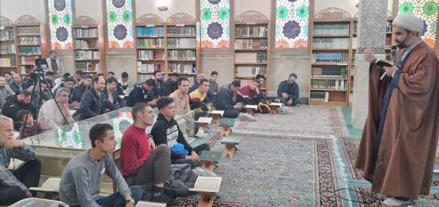 حضور پرشور دانشجویان در دوازدهمین دوشنبه قرآنی دانشگاه جامع علمی کاربردی خراسان رضوی در حرم مطهر