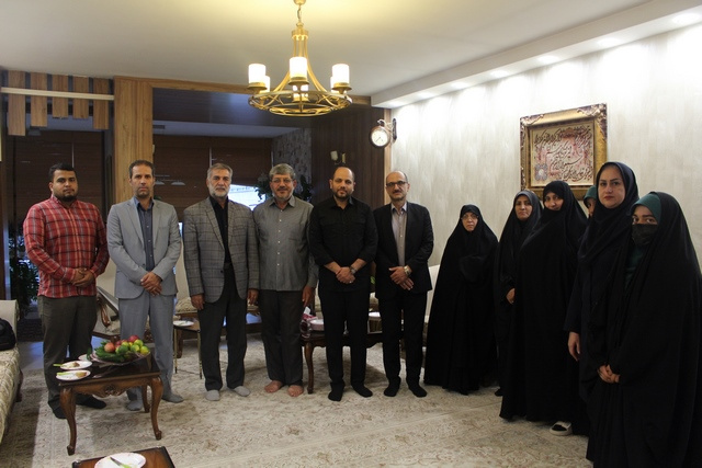 به مناسبت هفته دفاع مقدس انجام شد: دیدار رئیس دانشگاه جامع علمی کاربردی خراسان استان رضوی با خانواده شهید چراغچی