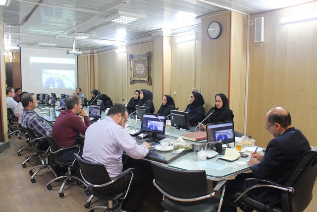 حضور برخط همکاران دانشگاه جامع علمی کاربردی استان خراسان رضوی در دیدار با ریاست دانشگاه به مناسبت هفته دولت و روز کارمند